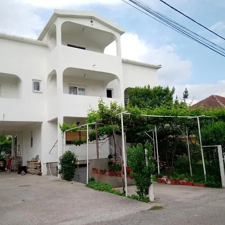Olea Hostel *